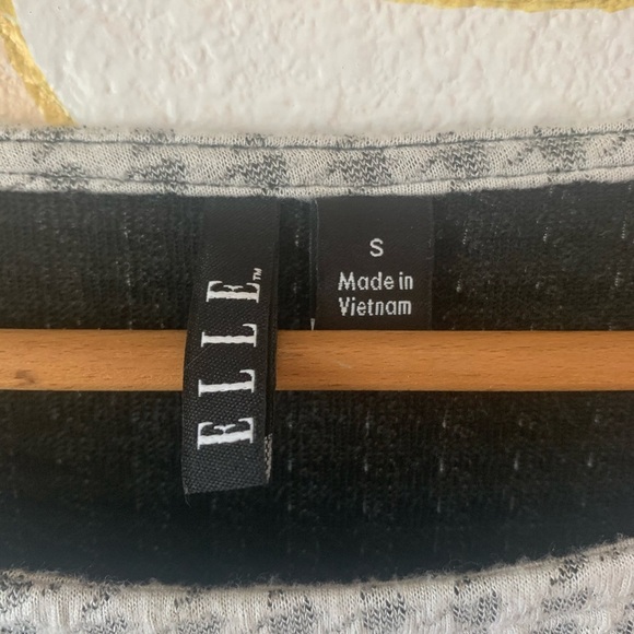 ELLE | Houndstooth Short Sleeve Peplum Top - Picture 6 of 7